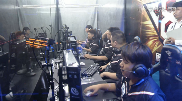 Top Esports CRISP 发送新年祝福